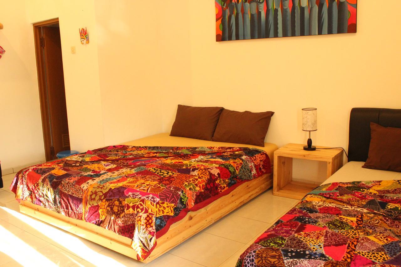 The Wayang Homestay Jogjakarta Buitenkant foto
