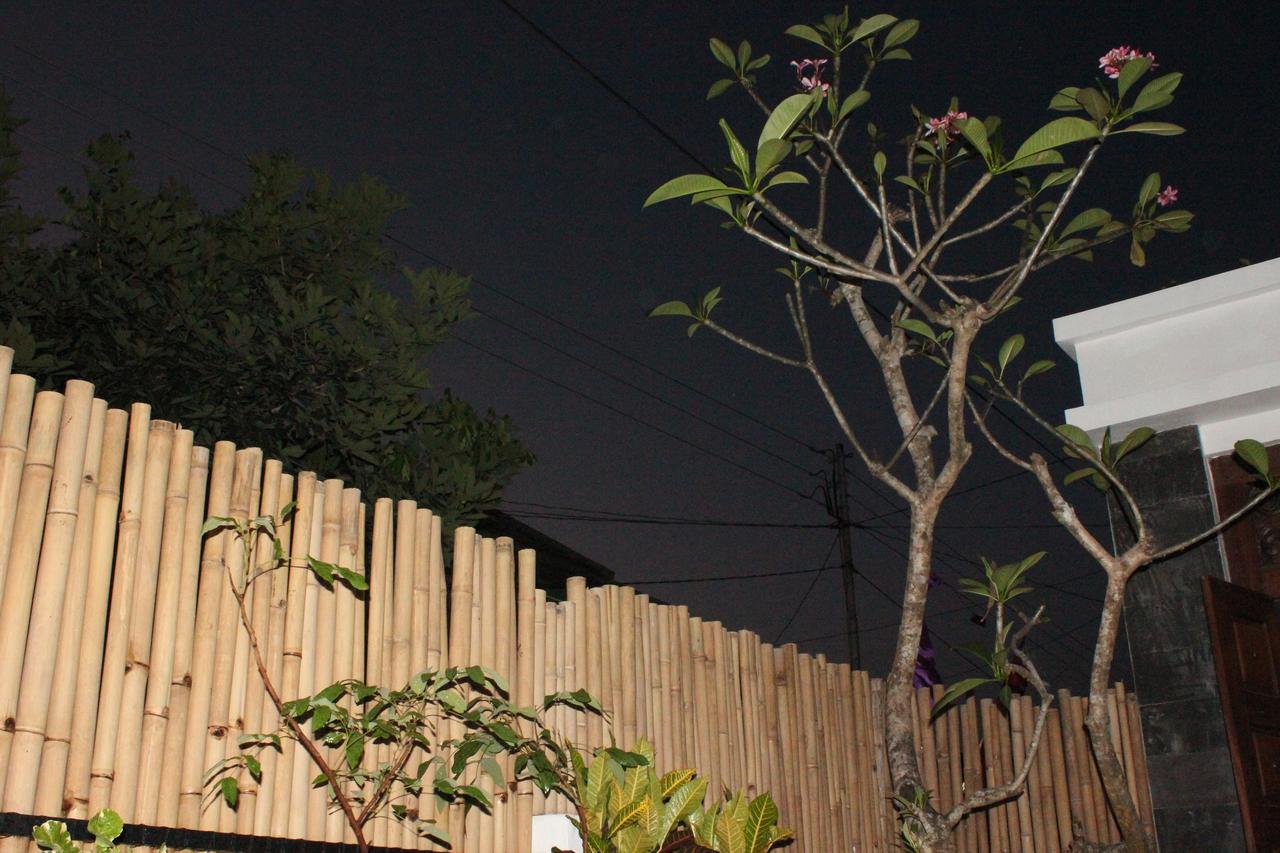 The Wayang Homestay Jogjakarta Buitenkant foto