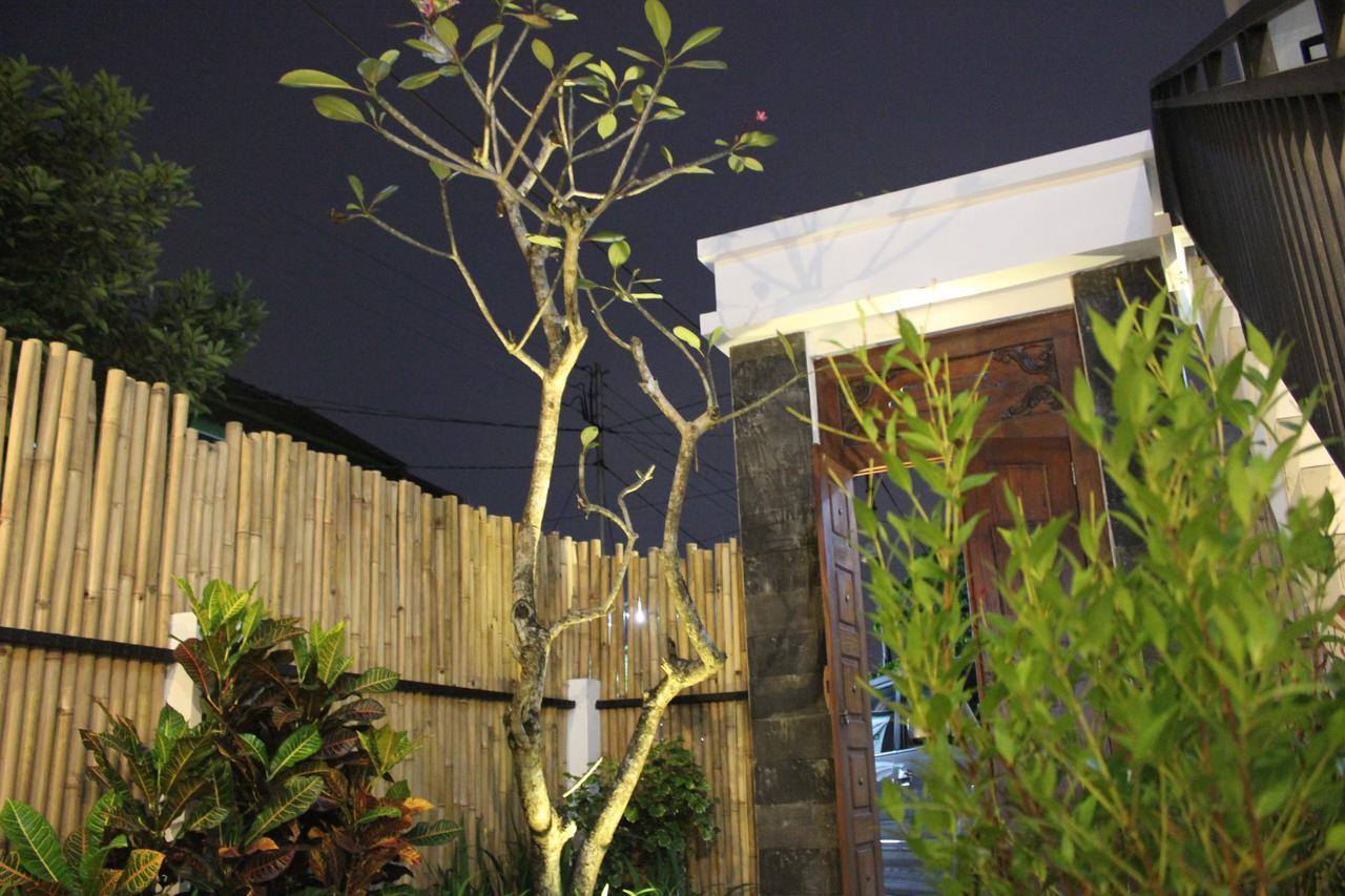 The Wayang Homestay Jogjakarta Buitenkant foto