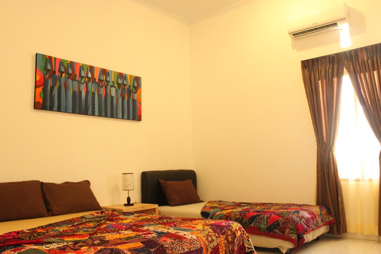 The Wayang Homestay Jogjakarta Buitenkant foto