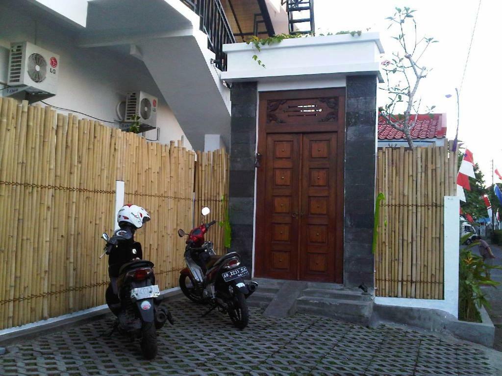 The Wayang Homestay Jogjakarta Buitenkant foto
